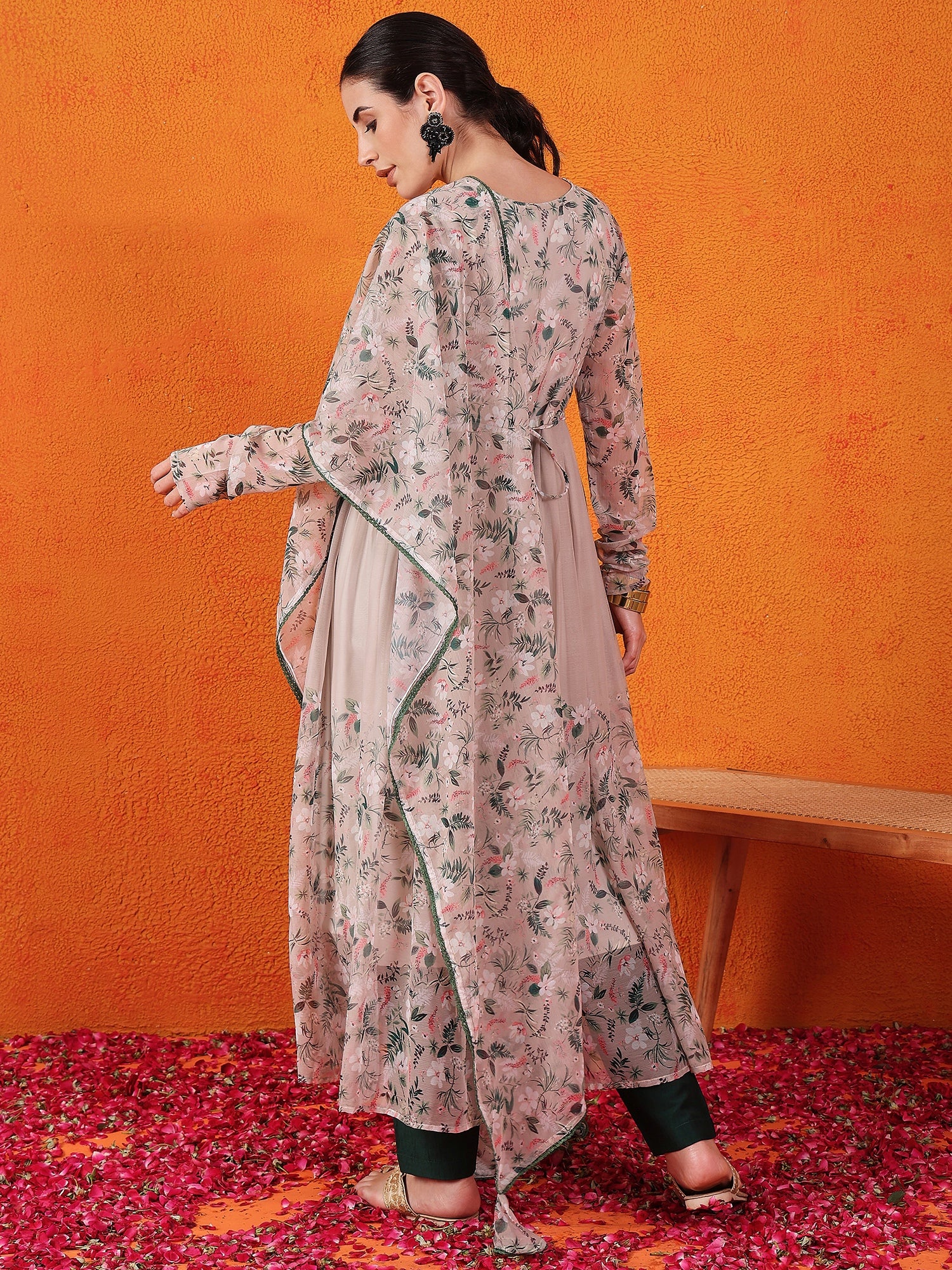 Women Floral Thread Work Kurta with Trousers & With Dupatta