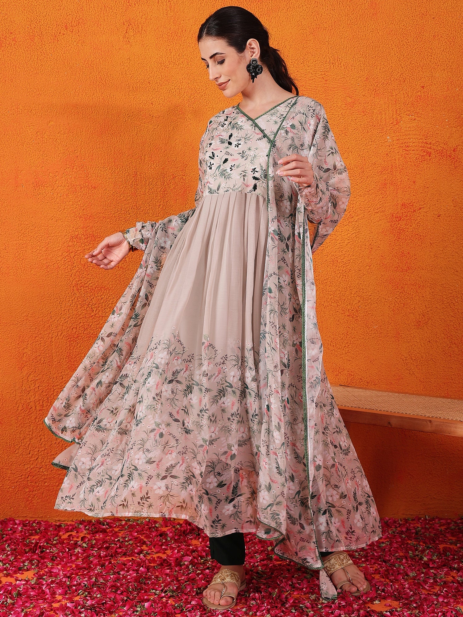 Women Floral Thread Work Kurta with Trousers & With Dupatta