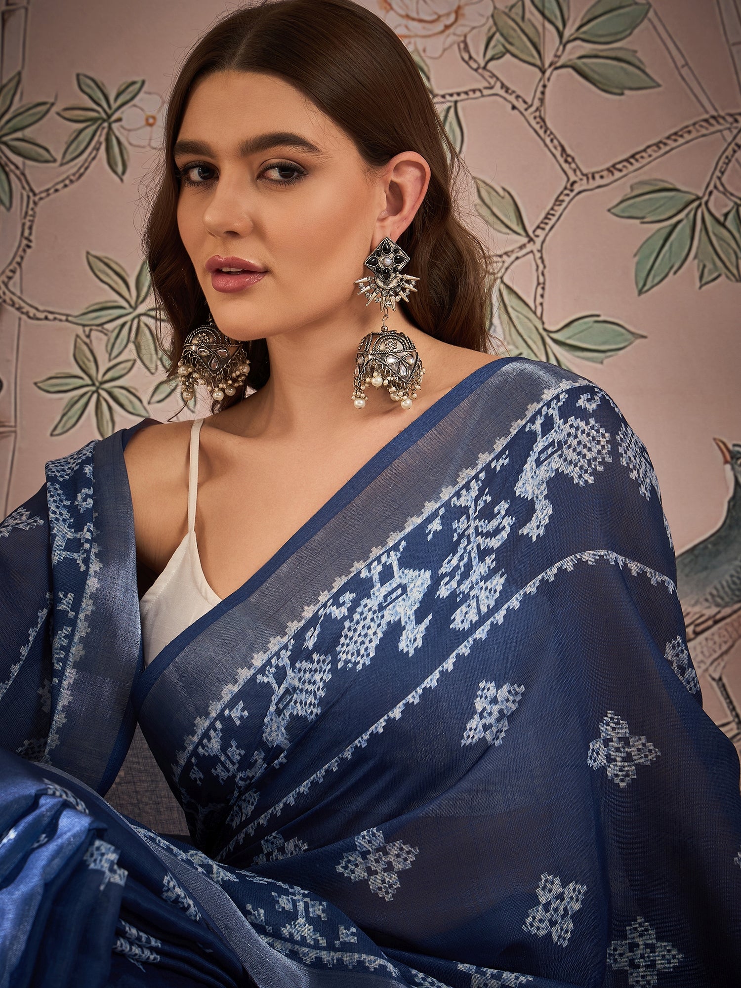 Ethnic Motifs Zari Linen Blend Saree