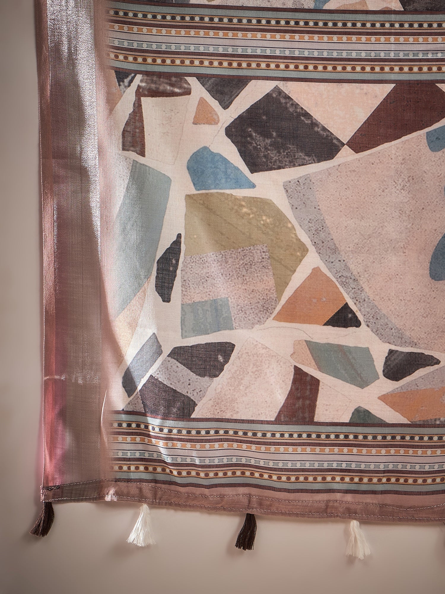 Floral Zari Linen Blend Block Print Saree