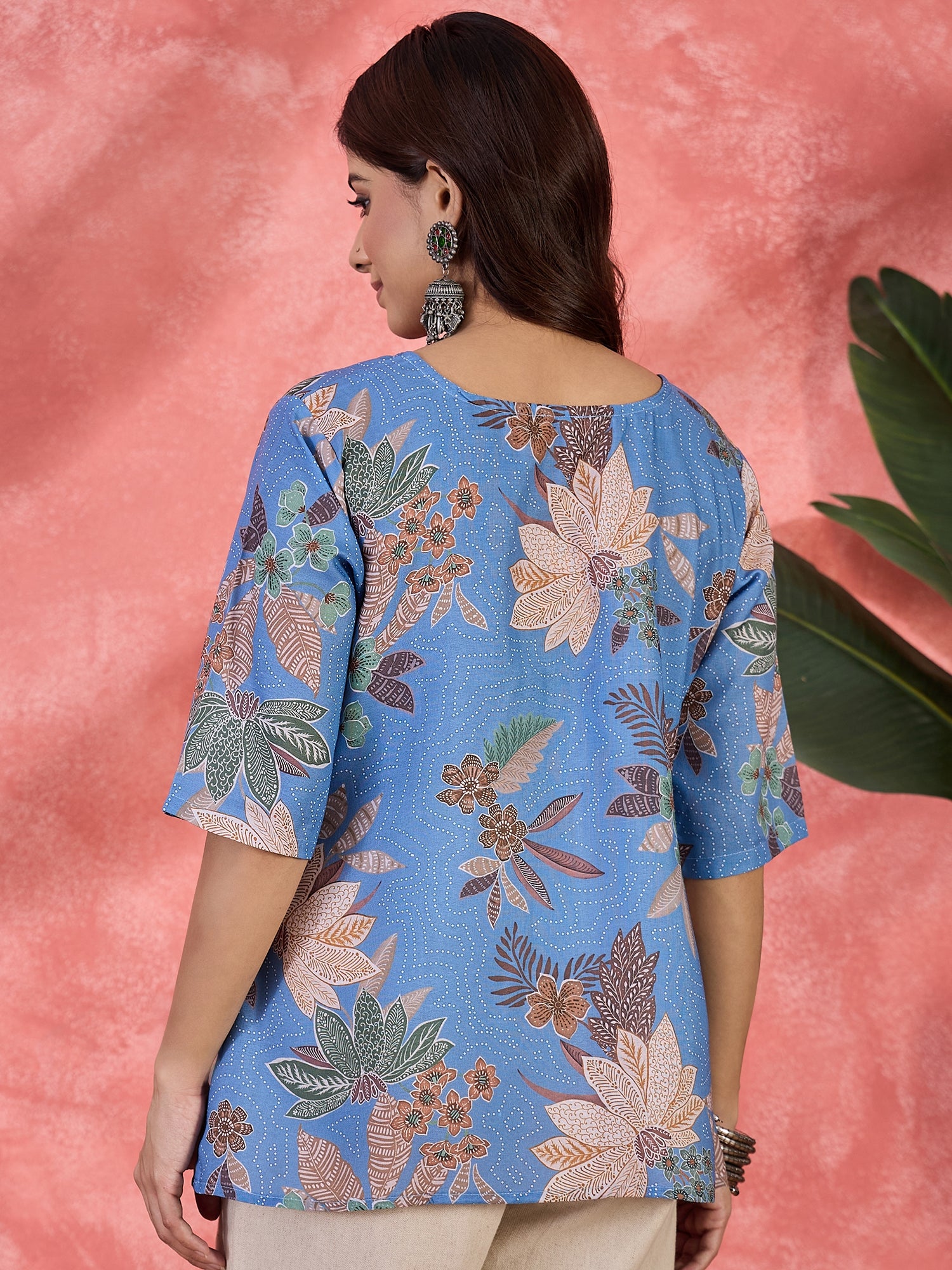 Women Floral Printed Tie-Up Neck Top