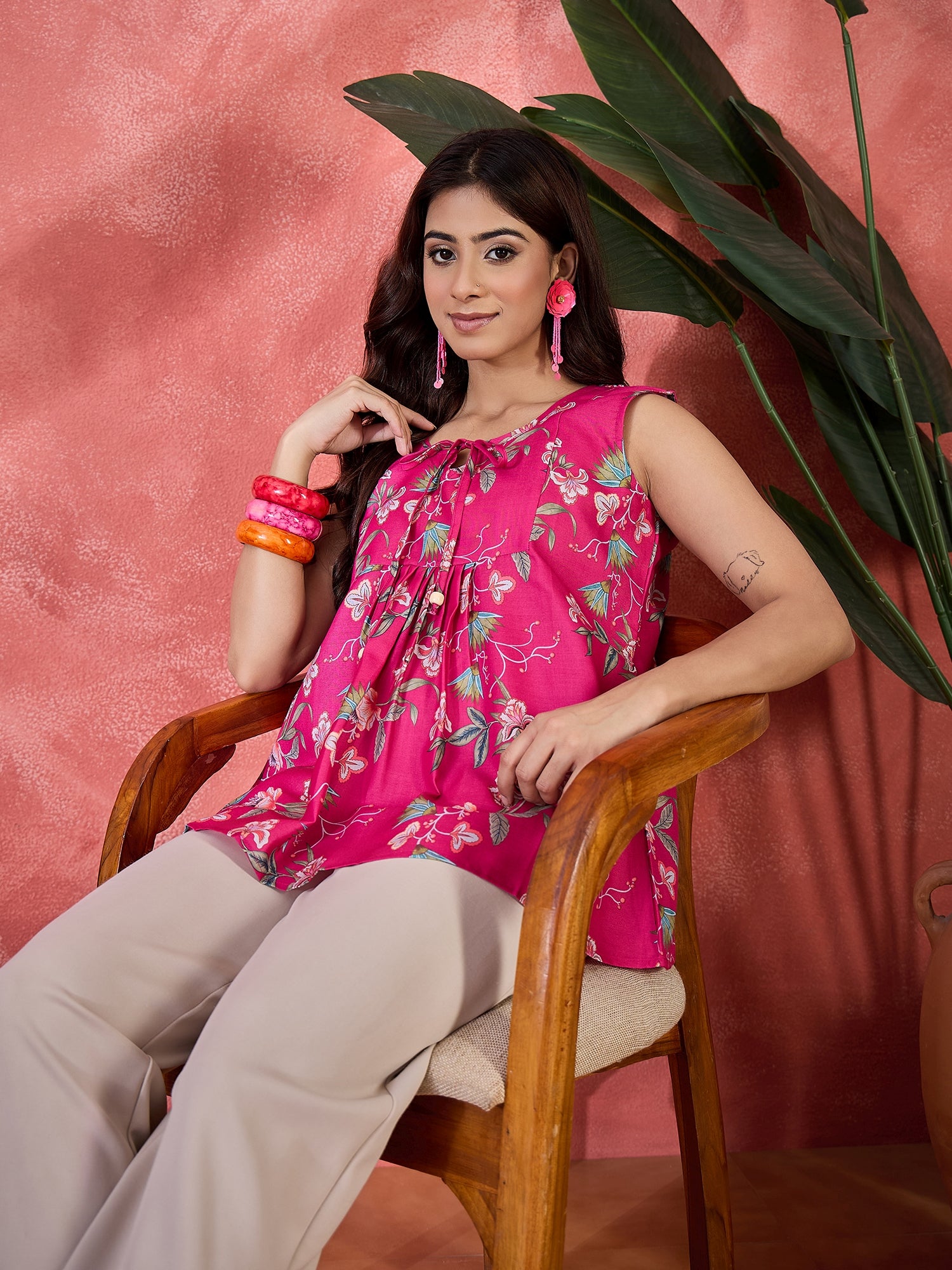 Women Floral Printed Tie-Up Neck Top
