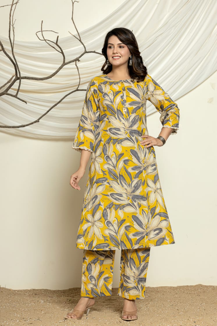 Women Cotton Floral Printed Kurta With Pant