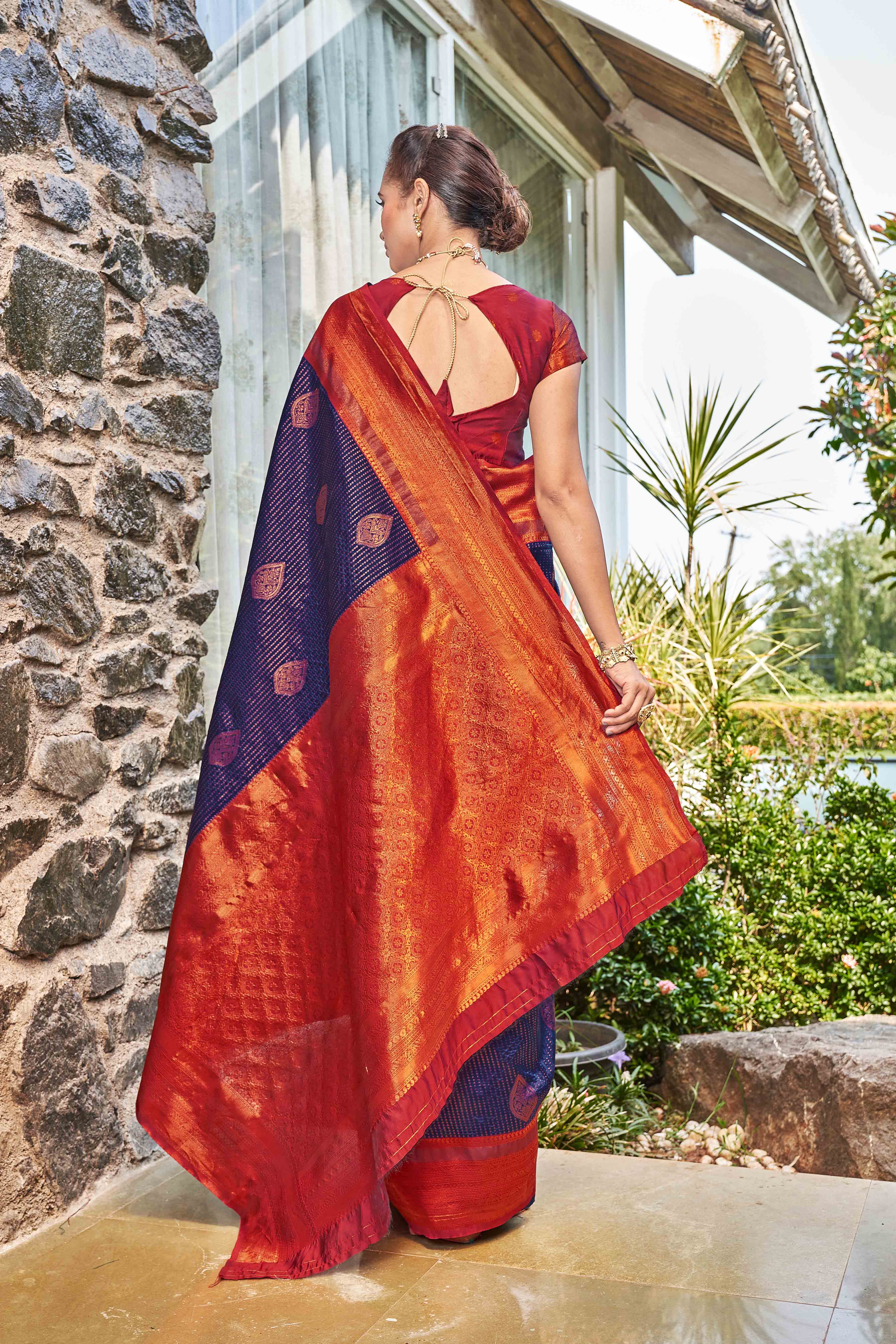 Ethnic Motifs Woven Design Zari Kanjeevaram Saree