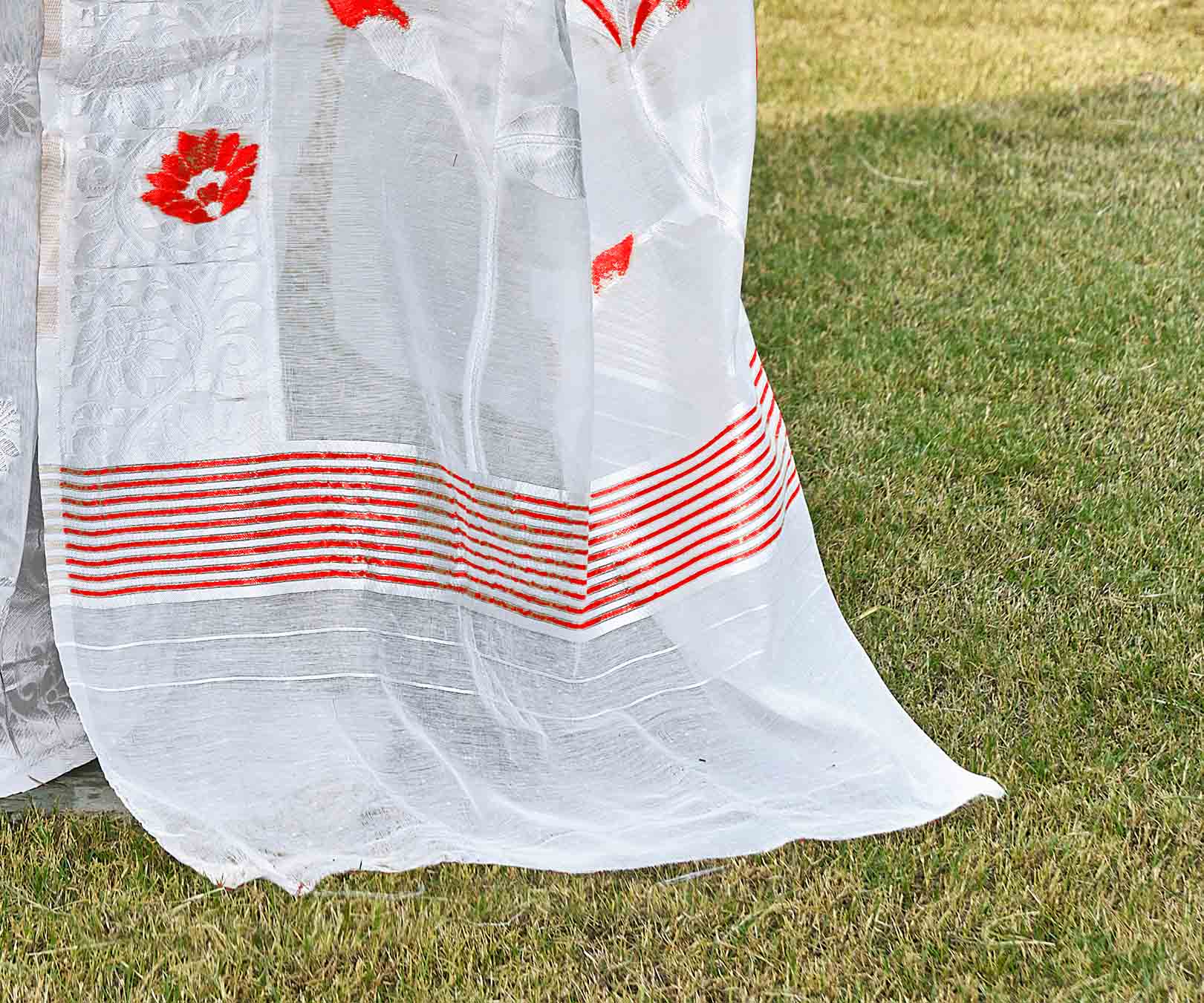 Floral Woven Design Zari Silk Cotton Jamdani Saree