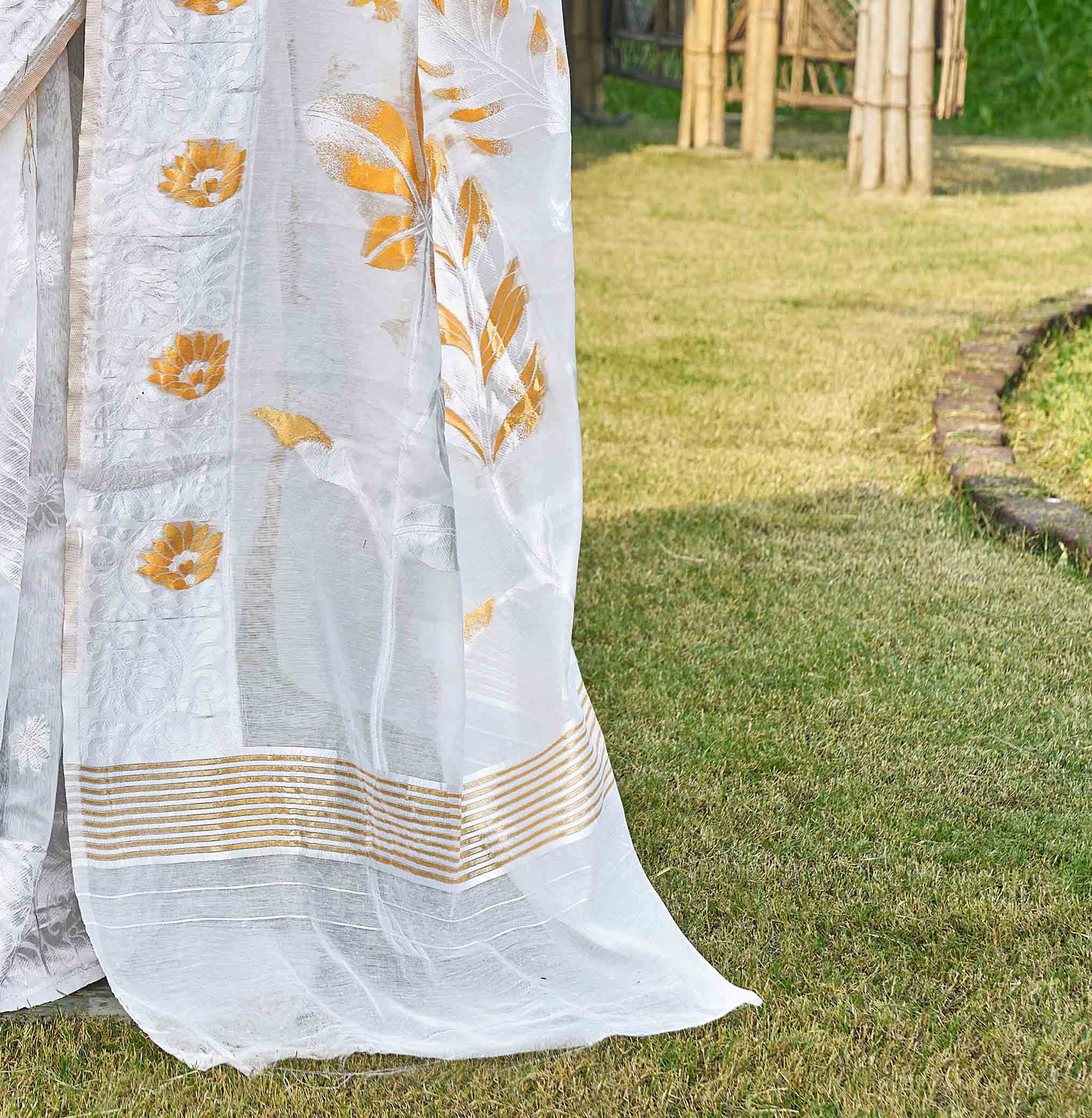 Floral Woven Design Zari Silk Cotton Jamdani Saree