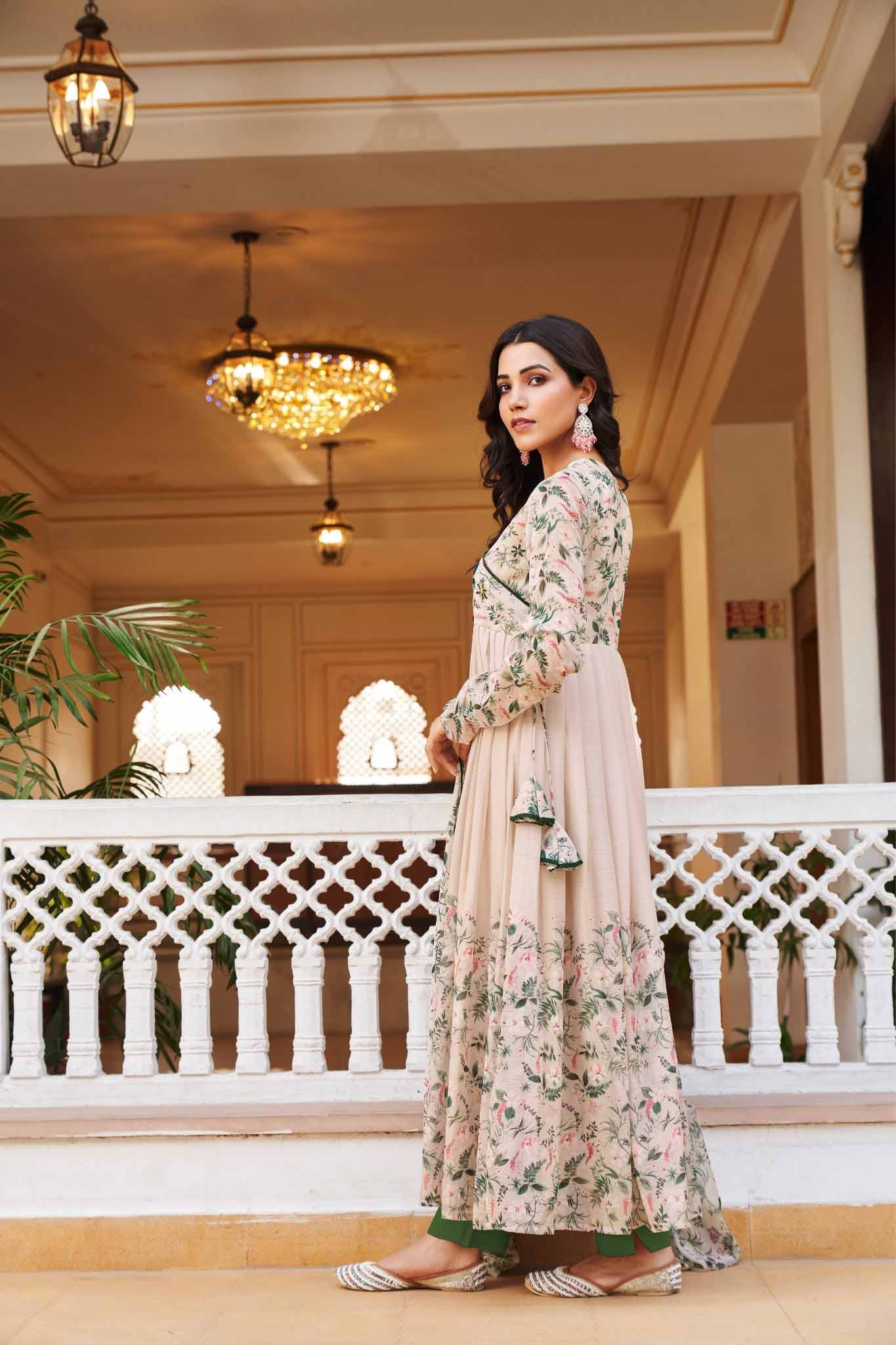 Women Floral Yoke Design Regular Thread Work Kurta with Trousers & With Dupatta