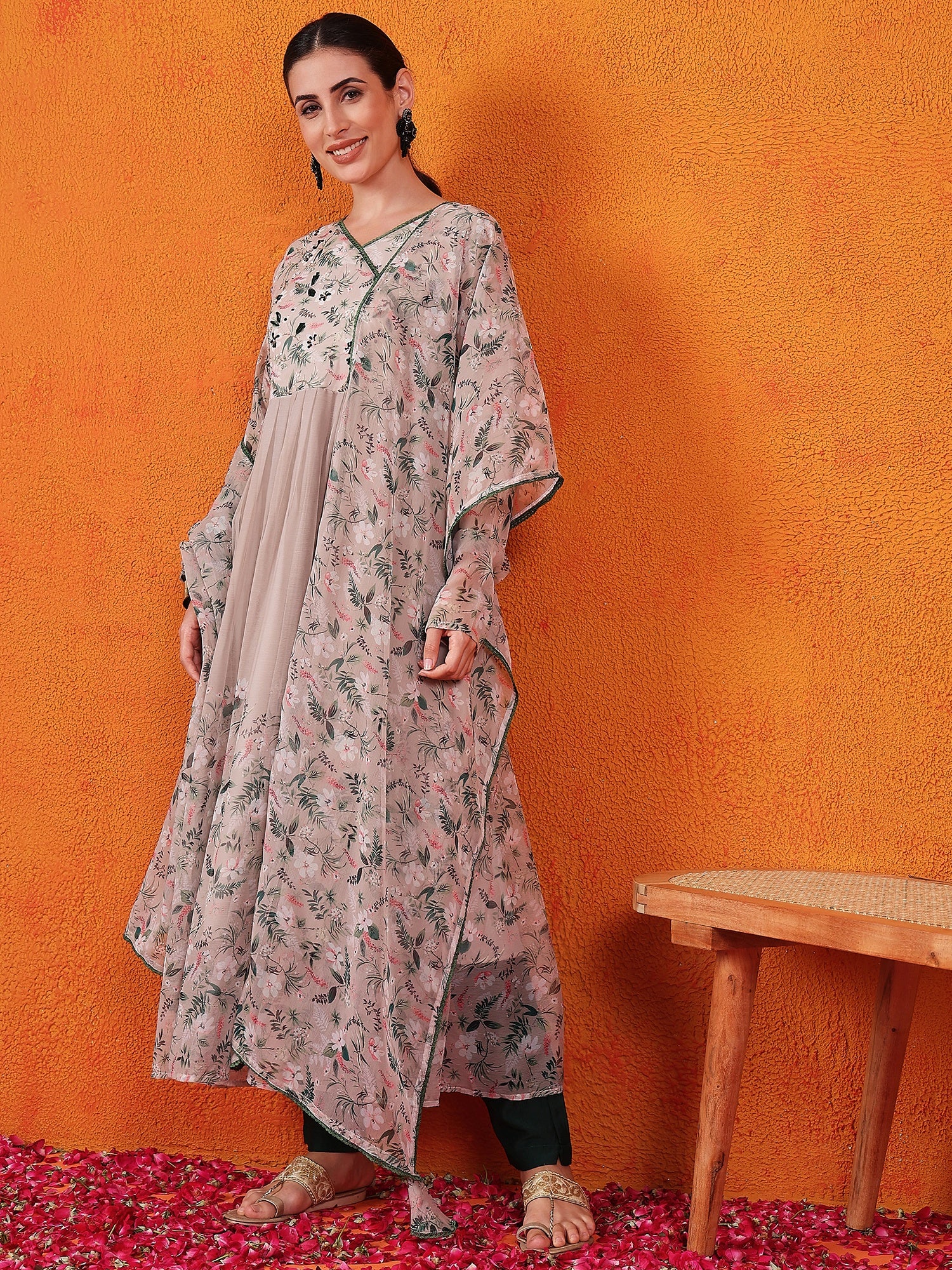 Women Floral Thread Work Kurta with Trousers & With Dupatta
