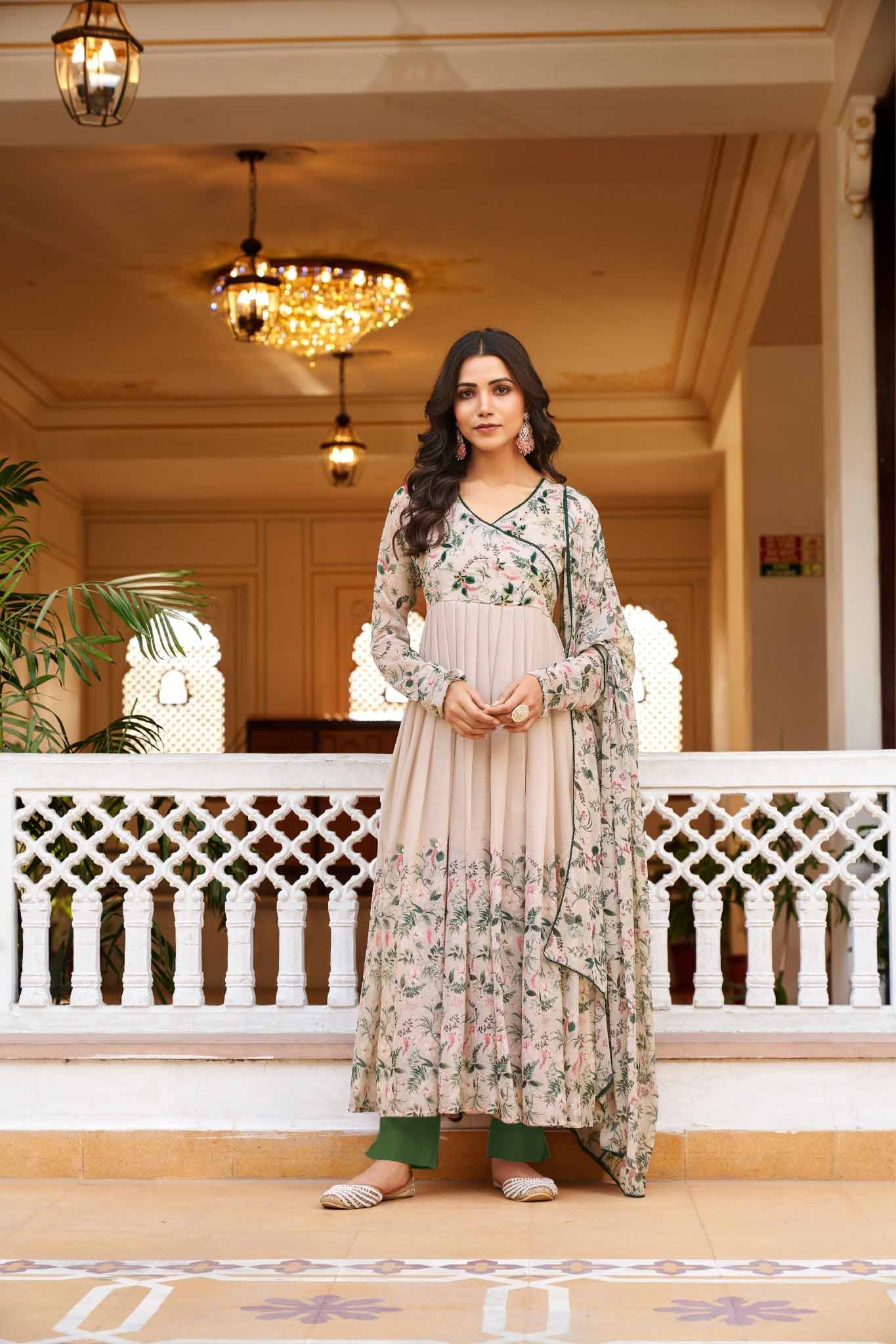 Women Floral Yoke Design Regular Thread Work Kurta with Trousers & With Dupatta