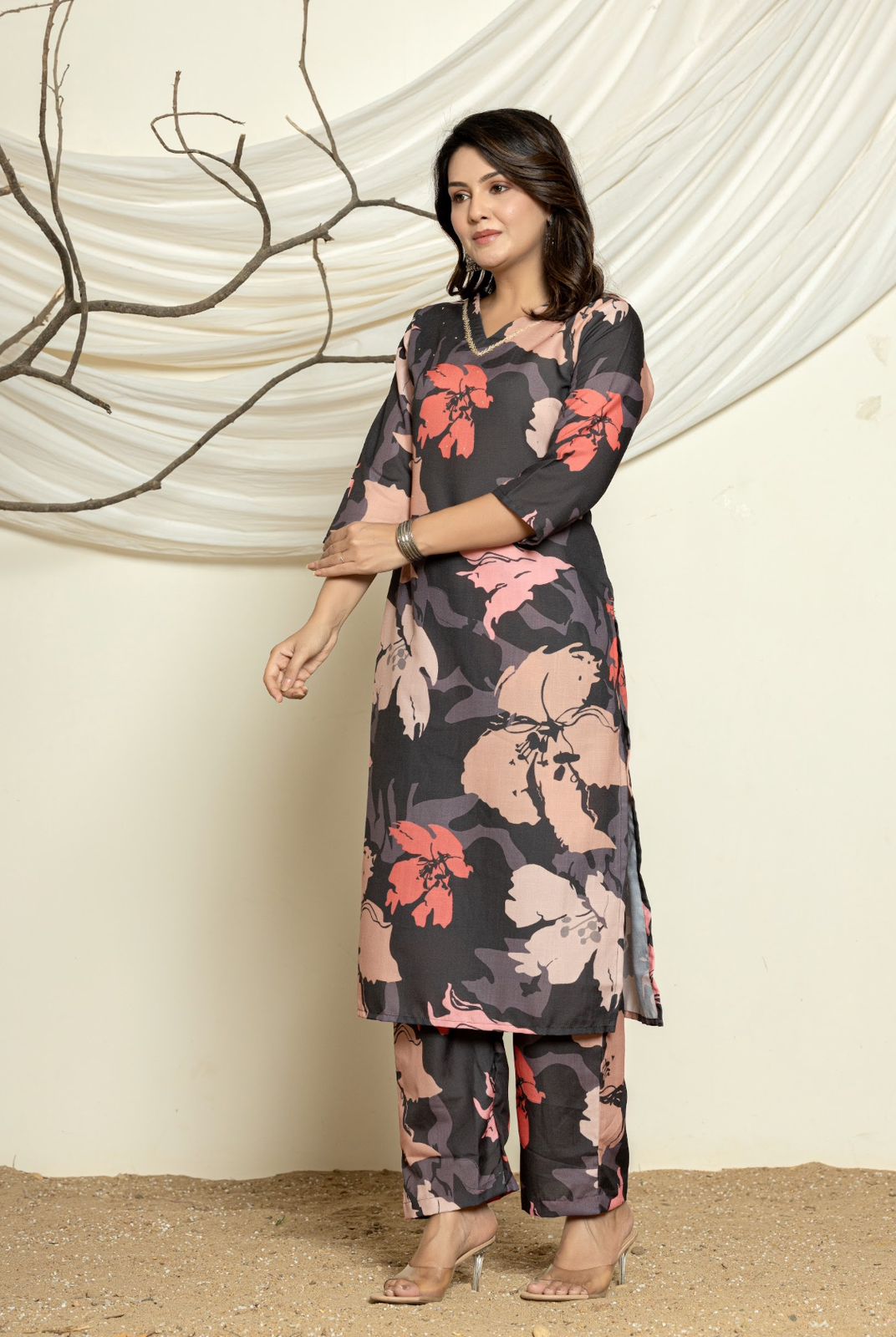 Women Cotton Floral Printed Kurta With Pant